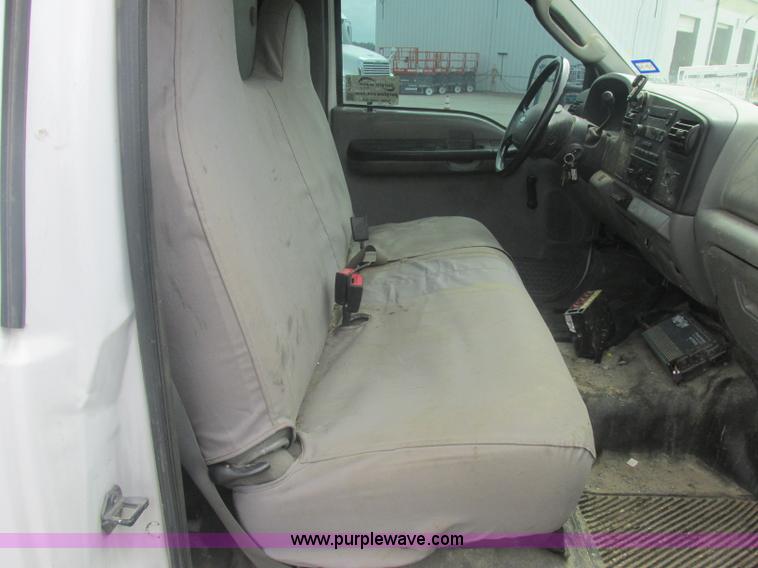 image for item J2489 2005 Ford F550 Super Duty XL service truck with crane