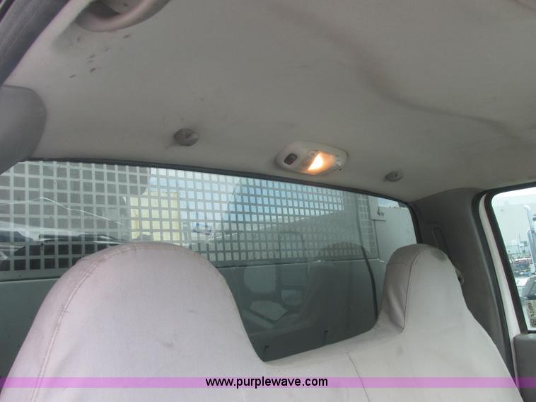 image for item J2489 2005 Ford F550 Super Duty XL service truck with crane