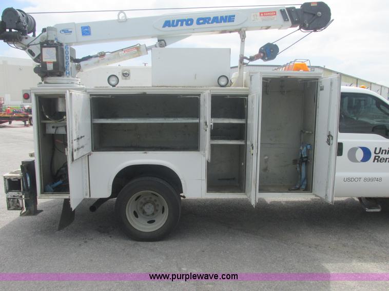 image for item J2489 2005 Ford F550 Super Duty XL service truck with crane
