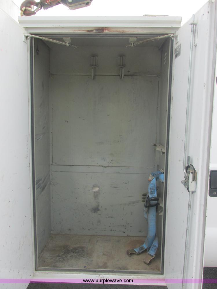 image for item J2489 2005 Ford F550 Super Duty XL service truck with crane