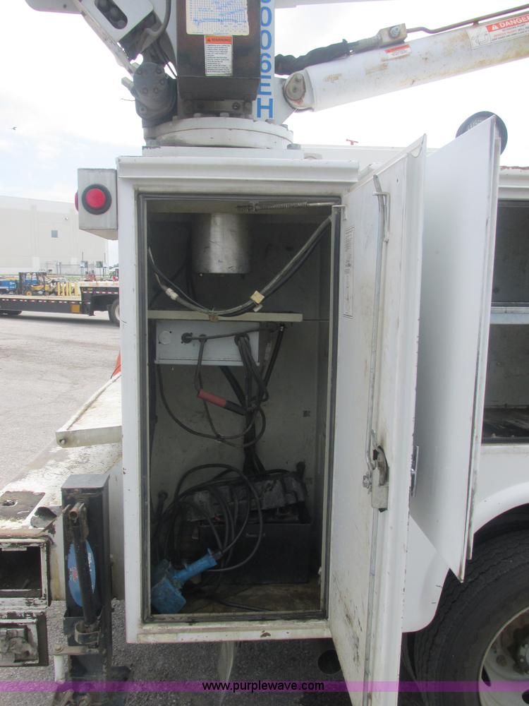 image for item J2489 2005 Ford F550 Super Duty XL service truck with crane