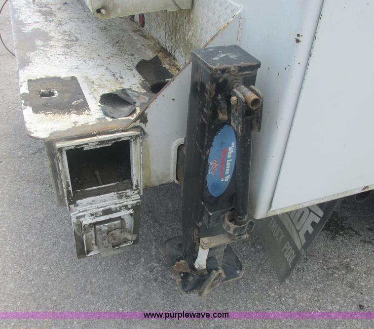 image for item J2489 2005 Ford F550 Super Duty XL service truck with crane