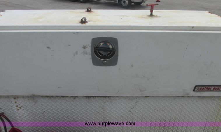 image for item J2489 2005 Ford F550 Super Duty XL service truck with crane