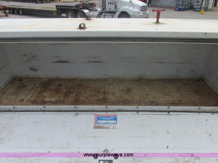 image for item J2489 2005 Ford F550 Super Duty XL service truck with crane