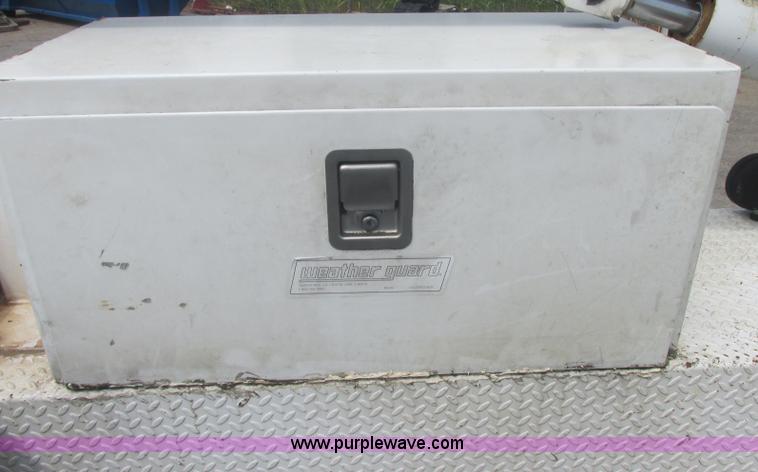 image for item J2489 2005 Ford F550 Super Duty XL service truck with crane