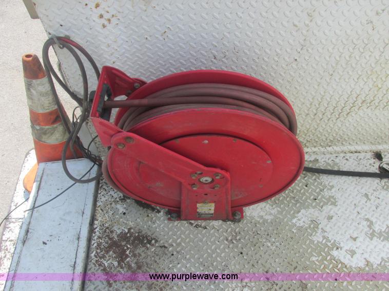 image for item J2489 2005 Ford F550 Super Duty XL service truck with crane