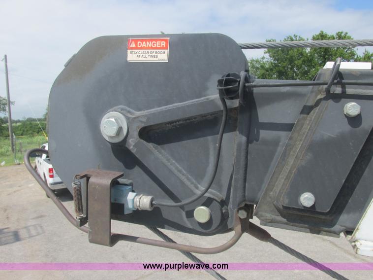 image for item J2489 2005 Ford F550 Super Duty XL service truck with crane