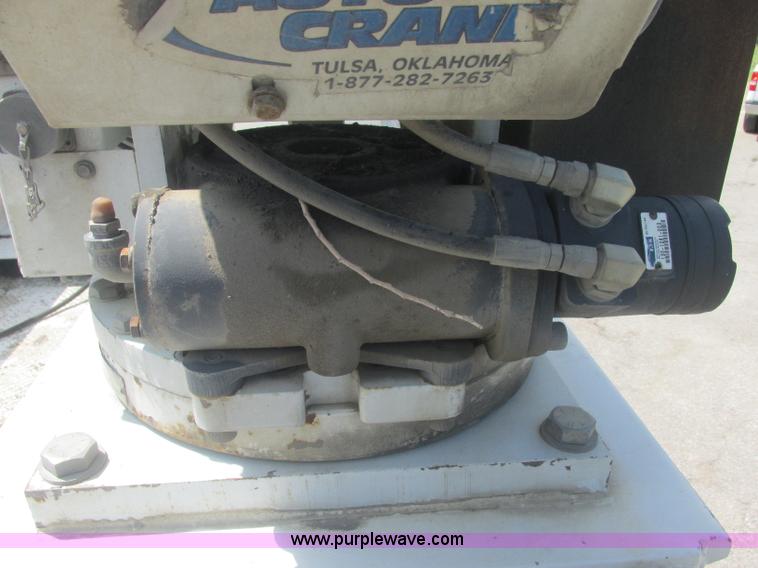 image for item J2489 2005 Ford F550 Super Duty XL service truck with crane