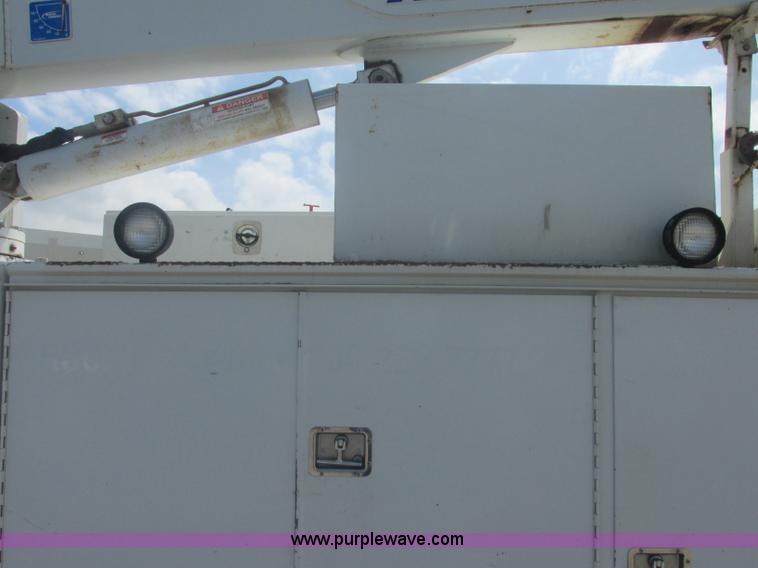 image for item J2489 2005 Ford F550 Super Duty XL service truck with crane