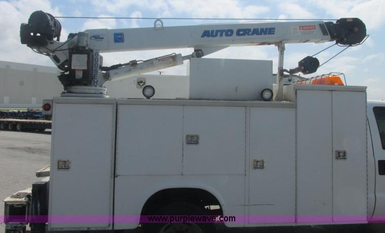 image for item J2489 2005 Ford F550 Super Duty XL service truck with crane