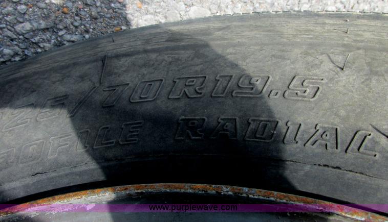 image for item J2489 2005 Ford F550 Super Duty XL service truck with crane