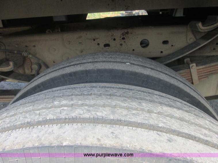 image for item J2489 2005 Ford F550 Super Duty XL service truck with crane