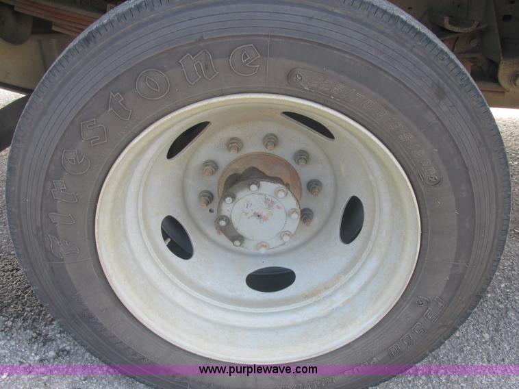 image for item J2489 2005 Ford F550 Super Duty XL service truck with crane