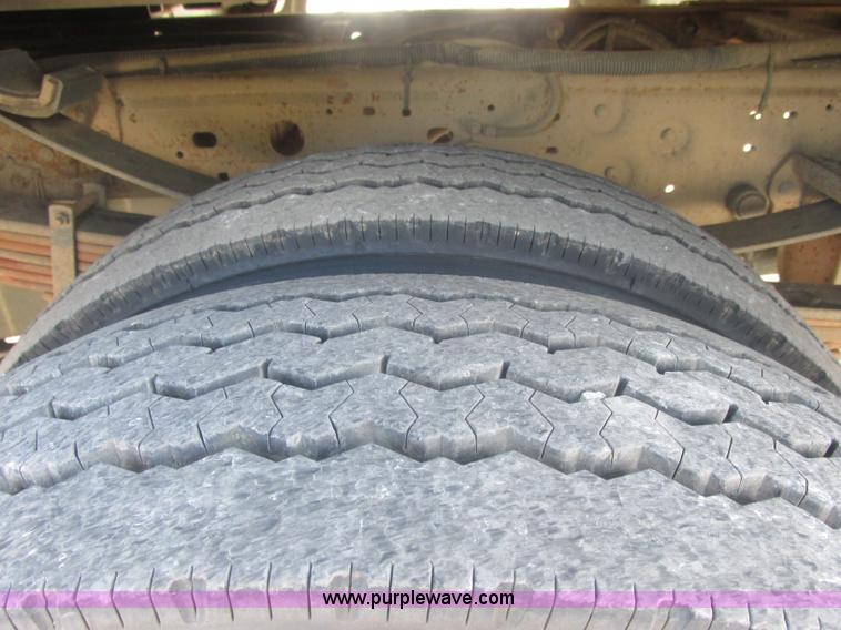 image for item J2489 2005 Ford F550 Super Duty XL service truck with crane