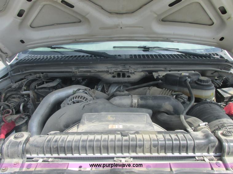 image for item J2489 2005 Ford F550 Super Duty XL service truck with crane