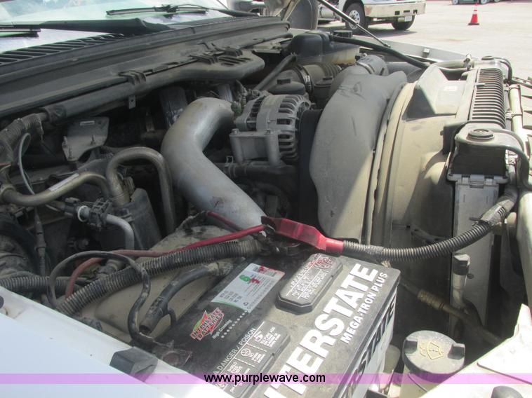 image for item J2489 2005 Ford F550 Super Duty XL service truck with crane