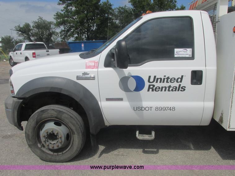 image for item J2489 2005 Ford F550 Super Duty XL service truck with crane