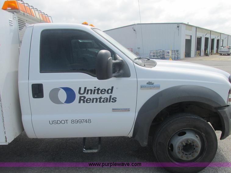 image for item J2489 2005 Ford F550 Super Duty XL service truck with crane