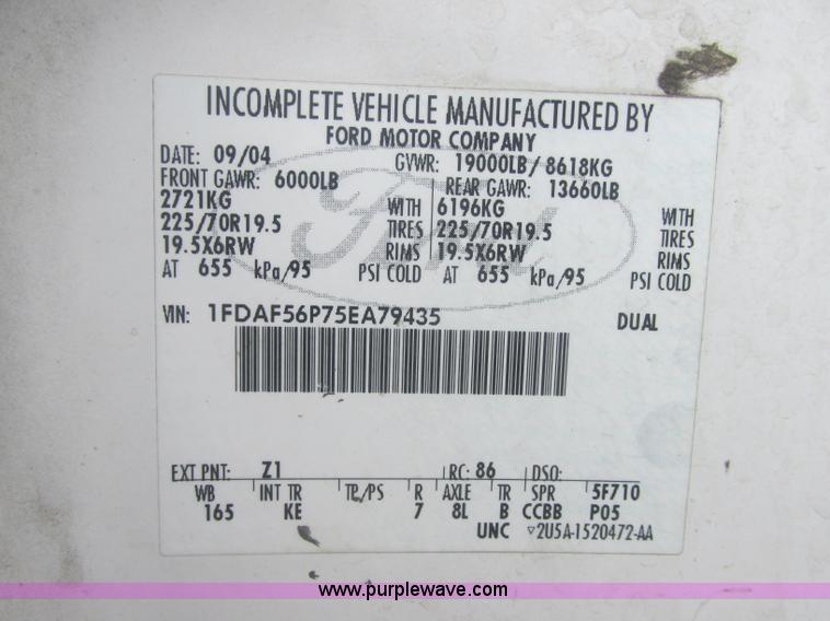 image for item J2489 2005 Ford F550 Super Duty XL service truck with crane