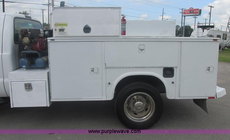 image for item J2490 2007 Ford F550 Super Duty XL service truck