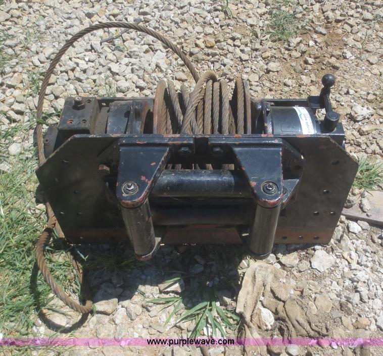 image for item AE9876 Hydraulic drive winch with Fairlead roller