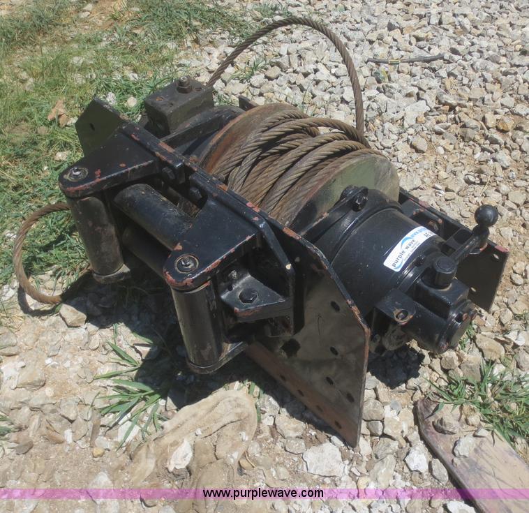 image for item AE9876 Hydraulic drive winch with Fairlead roller