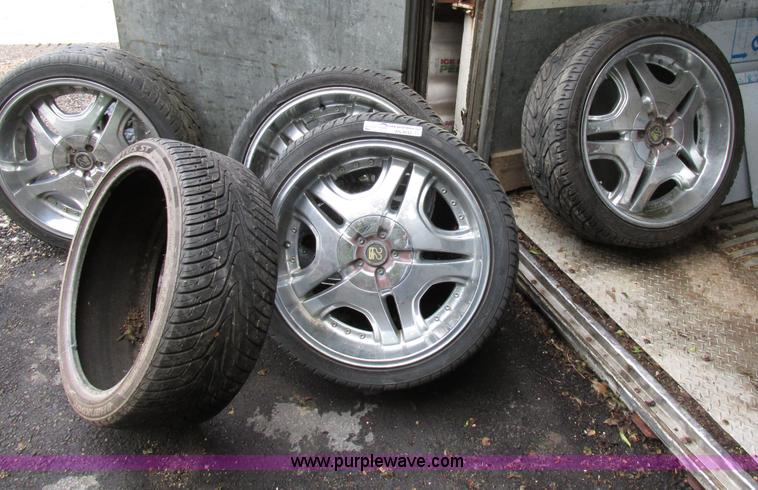 image for item AN9042 (4) TIS 22" wheels