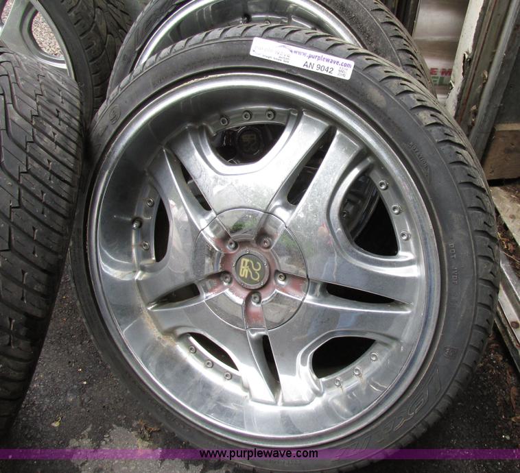 image for item AN9042 (4) TIS 22" wheels