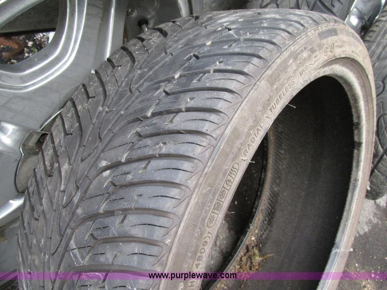 image for item AN9042 (4) TIS 22" wheels