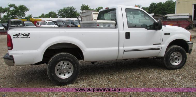 image for item AN9043 2000 Ford F250 Super Duty pickup truck
