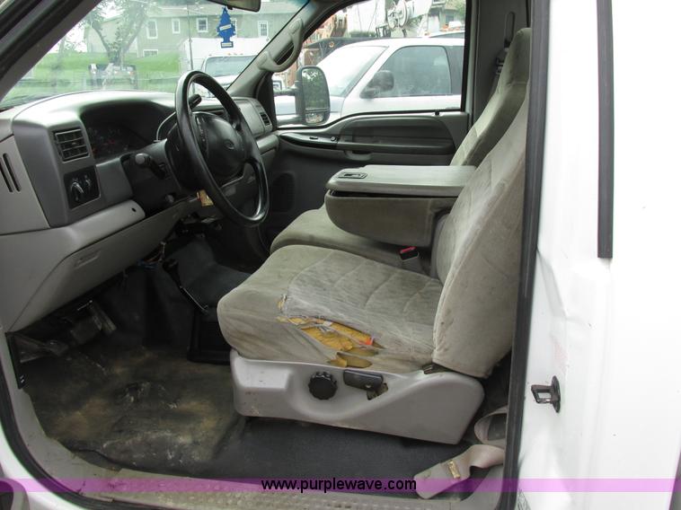 image for item AN9043 2000 Ford F250 Super Duty pickup truck