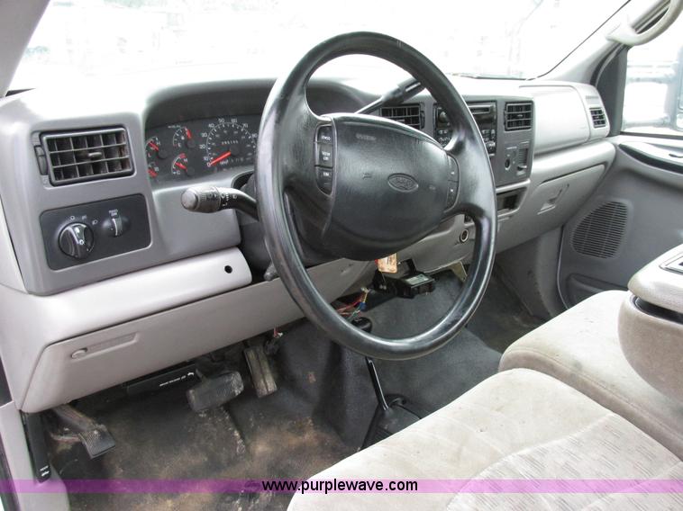 image for item AN9043 2000 Ford F250 Super Duty pickup truck