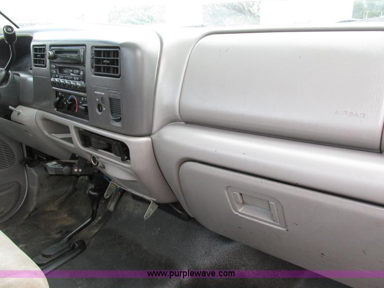 image for item AN9043 2000 Ford F250 Super Duty pickup truck