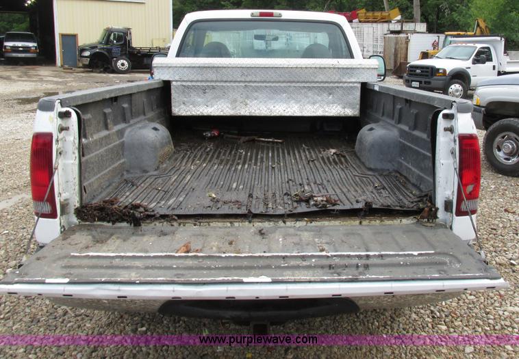 image for item AN9043 2000 Ford F250 Super Duty pickup truck
