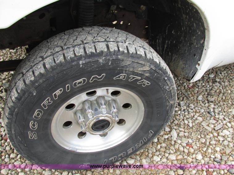 image for item AN9043 2000 Ford F250 Super Duty pickup truck