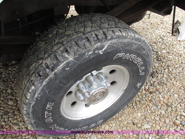 image for item AN9043 2000 Ford F250 Super Duty pickup truck