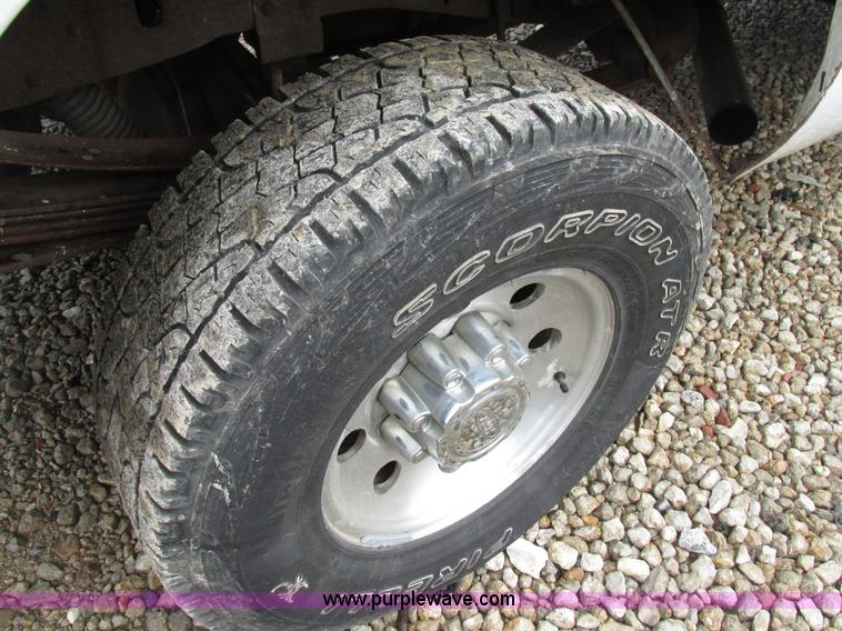 image for item AN9043 2000 Ford F250 Super Duty pickup truck