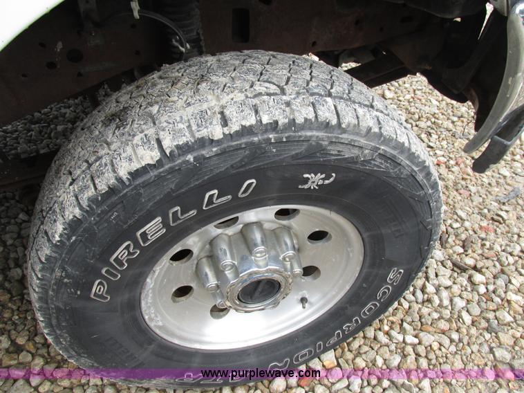 image for item AN9043 2000 Ford F250 Super Duty pickup truck