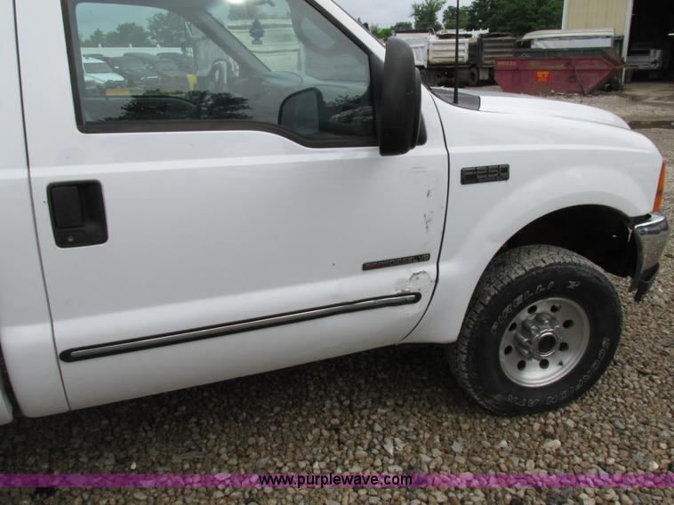 image for item AN9043 2000 Ford F250 Super Duty pickup truck