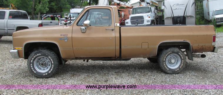 image for item AN9044 1986 Chevrolet Silverado K10 pickup truck