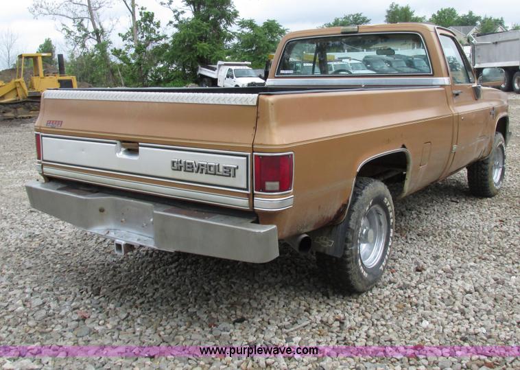 image for item AN9044 1986 Chevrolet Silverado K10 pickup truck
