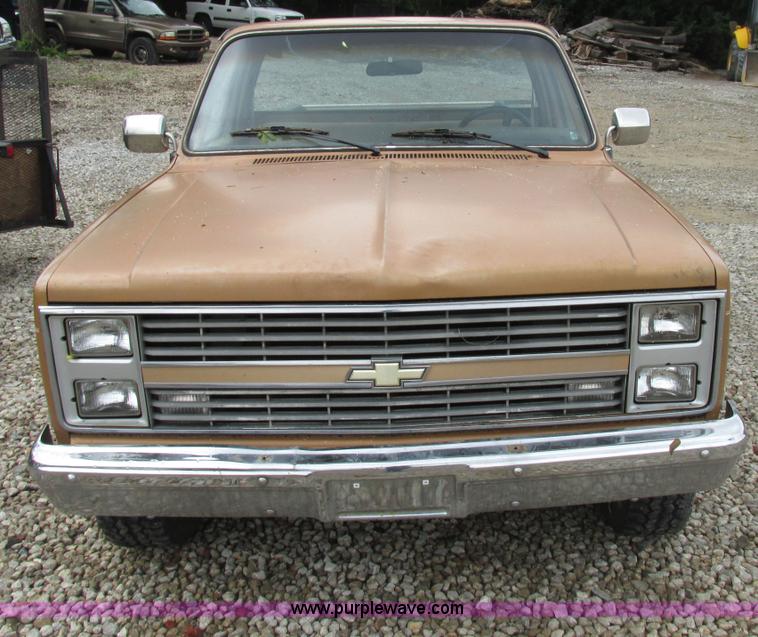image for item AN9044 1986 Chevrolet Silverado K10 pickup truck