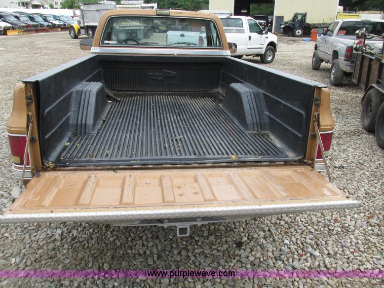 image for item AN9044 1986 Chevrolet Silverado K10 pickup truck