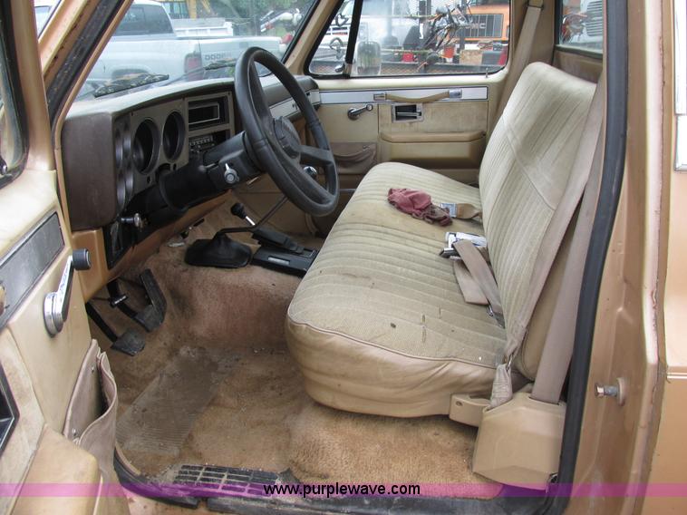 image for item AN9044 1986 Chevrolet Silverado K10 pickup truck