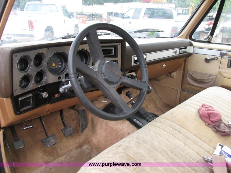 image for item AN9044 1986 Chevrolet Silverado K10 pickup truck