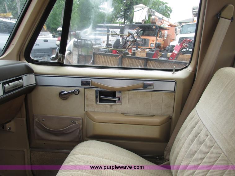 image for item AN9044 1986 Chevrolet Silverado K10 pickup truck