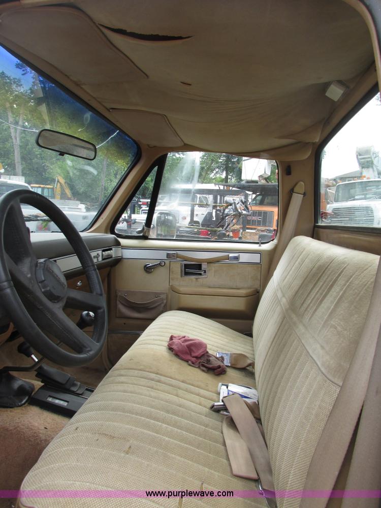 image for item AN9044 1986 Chevrolet Silverado K10 pickup truck