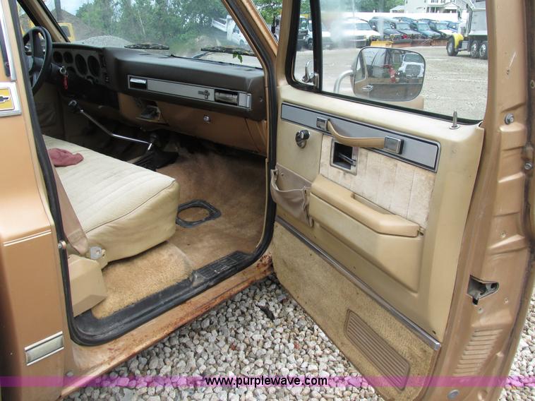 image for item AN9044 1986 Chevrolet Silverado K10 pickup truck