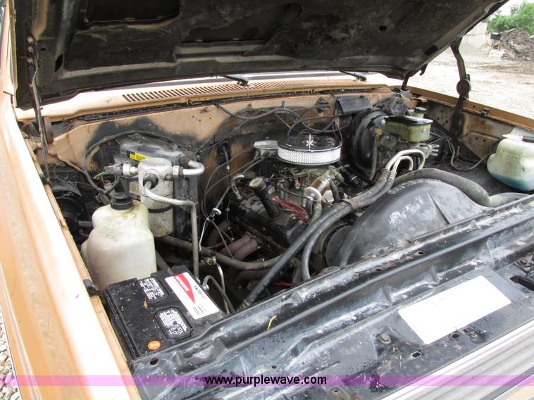 image for item AN9044 1986 Chevrolet Silverado K10 pickup truck