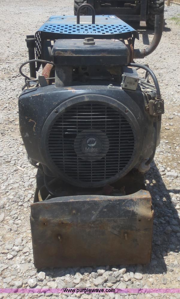 image for item AZ9212 Miller Bobcat 225G AC/DC welder/generator